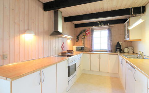Arita - 250M from the Sea: Wohngebiet, Dach, Vorort, Auffahrt, Estate, Kamin