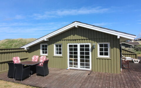 Arita - 250M from the Sea: Wohngebiet, Dach, Vorort, Auffahrt, Estate, Kamin