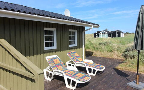 Arita - 250M from the Sea: Wohngebiet, Dach, Vorort, Auffahrt, Estate, Kamin