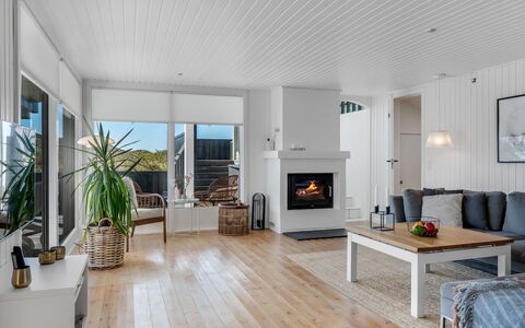 Rutha - 45M from the Sea: Interior Design, Flooring, Fussboden, Holzboden, Möbel, Holz, Decke, Wohnzimmer, Zimmer, Laminatboden
