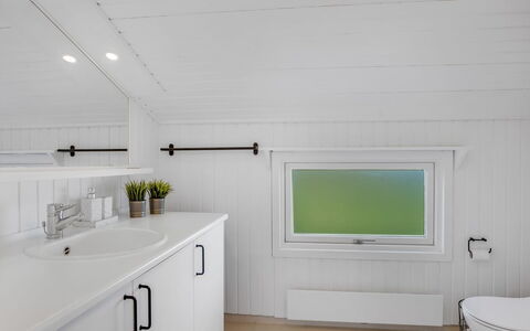 Rutha - 45M from the Sea: Interior Design, Holz, Armatur, Flooring, Decke, Fussboden, Zapfhahn, Badezimmer, Installation, Sinken