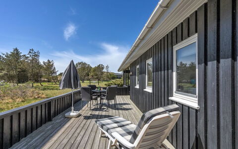Melisande - 950M from the Sea: Dach, Haus, Grundstueck, Zuhause, Hütte, Estate, Gartenbauten, Schatten, Blockhaus, Landscaping