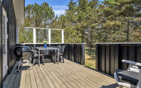 Melisande - 950M from the Sea: Dach, Haus, Grundstueck, Zuhause, Hütte, Estate, Gartenbauten, Schatten, Blockhaus, Landscaping