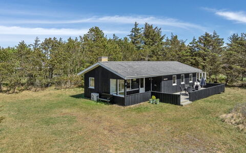 Melisande - 950M from the Sea: Flooring, Armatur, Fussboden, Interior Design, Badezimmer, Toilette, Installation, Sinken, Badezimmerschrank, Zapfhahn