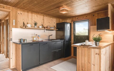 Hunved - 500M from the Sea: Küche, Holz, Küchengerät, Countertop, Möbel, Flooring, Major Appliance, Cabinetry, Interior Design, Holzbeize