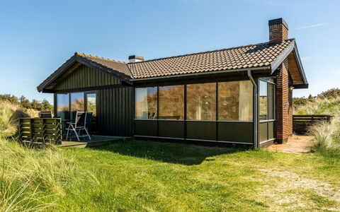 Thorid - 200M from the Sea: Gras, Dach, Hütte, Haus, Zuhause, Die Architektur, Ländliches Gebiet, Grundstueck, Einfach, Abstellgleis