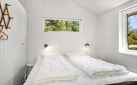 Gustina - 1.2Km from the Sea: Holz, Schlafzimmer, Bedding, Decke, Bettdecke, Bett, Bettrahmen, Linens, Planke, Kissen