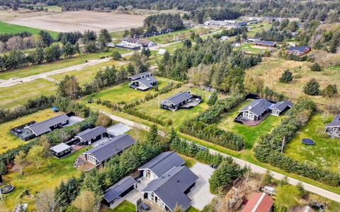 Gustina - 1.2Km from the Sea: Wohngebiet, Landschaft, Grundstueck, Zuhause, Vorort, Vogelperspektive, Estate, Luftaufnahmen, Landscaping, Dorf