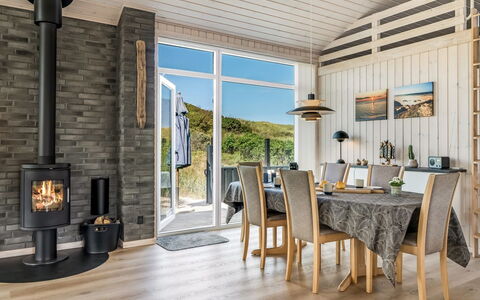 Ejnarine - 300M from the Sea: Holz, Flooring, Interior Design, Möbel, Fussboden, Holzboden, Decke, Zuhause, Tür, Wohnzimmer