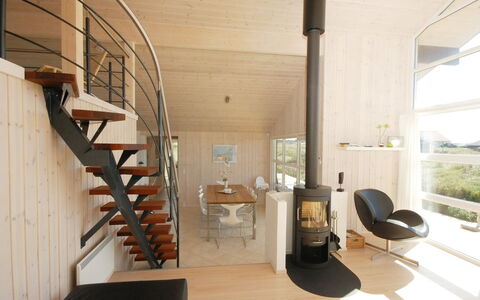Ung - 150M from the Sea: Flooring, Wand, Fussboden, Interior Design, Holz, Decke, Holzboden, Beleuchtung, Möbel, Laminatboden