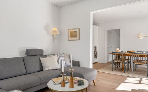 Caranus - 900M from the Sea: Möbel, Interior Design, Flooring, Fussboden, Couch, Wand, Wohnzimmer, Holz, Zuhause, Holzboden