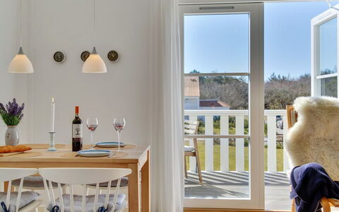 Aline - 1Km from the Sea: Möbel, Interior Design, Flooring, Holz, Fussboden, Stuhl, Tabelle, Küche & Esszimmer Tisch, Zimmer, Esszimmer
