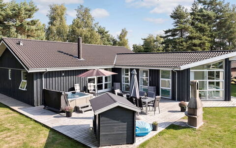 Toa - 600M from the Sea: Dach, Haus, Grundstueck, Zuhause, Hütte, Estate, Gartenbauten, Schatten, Blockhaus, Landscaping