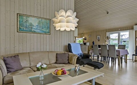 Heraldina - 800M from the Sea: Wohngebiet, Dach, Vorort, Auffahrt, Estate, Kamin