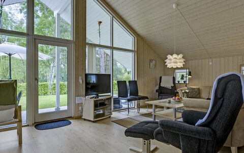 Heraldina - 800M from the Sea: Wohngebiet, Dach, Vorort, Auffahrt, Estate, Kamin