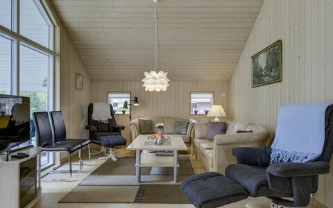 Heraldina - 800M from the Sea: Wohngebiet, Dach, Vorort, Auffahrt, Estate, Kamin