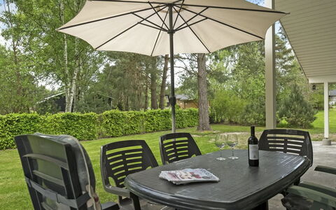 Heraldina - 800M from the Sea: Wohngebiet, Dach, Vorort, Auffahrt, Estate, Kamin