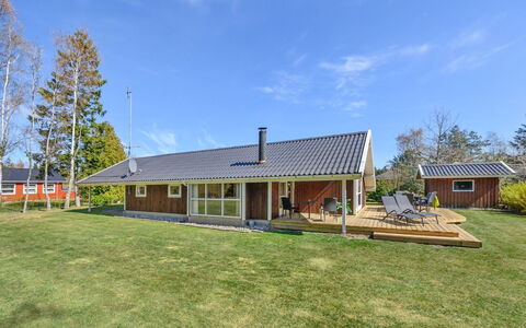 Wegher - 650M from the Sea: Dach, Haus, Grundstueck, Zuhause, Hütte, Estate, Gartenbauten, Schatten, Blockhaus, Landscaping