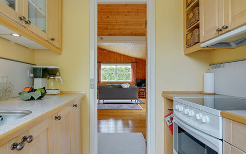 Siem - 650M from the Sea: Küche, Küchengerät, Countertop, Major Appliance, Flooring, Holz, Interior Design, Cabinetry, Fussboden, Spüle