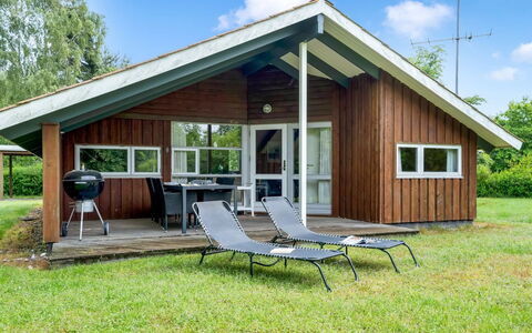 Eeva - 900M from the Sea: Dach, Haus, Grundstueck, Zuhause, Hütte, Estate, Gartenbauten, Schatten, Blockhaus, Landscaping