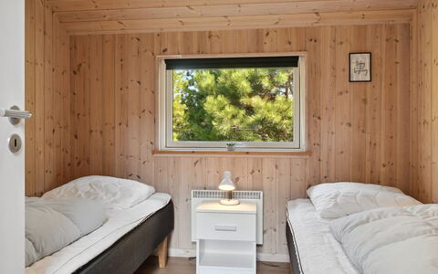 Bolli - 1.1Km from the Sea: Bett, Schlafzimmer, Holz, Bettdecke, Bedding, Interior Design, Bettrahmen, Fussboden, Decke, Flooring