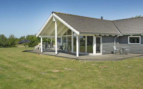 Bolli - 1.1Km from the Sea: Dach, Zuhause, Tür, Hütte, Schatten, Abstellgleis, Garten, Estate, Hinterhof