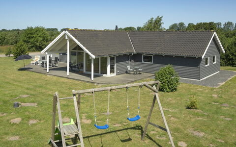 Bolli - 1.1Km from the Sea: Dach, Zuhause, Tür, Hütte, Schatten, Abstellgleis, Garten, Estate, Hinterhof
