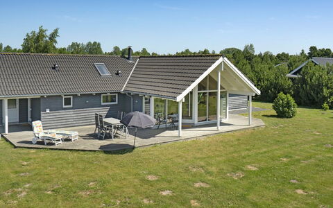 Bolli - 1.1Km from the Sea: Dach, Zuhause, Tür, Hütte, Schatten, Abstellgleis, Garten, Estate, Hinterhof