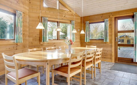 Dora - 180M from the Sea: Wohngebiet, Dach, Vorort, Auffahrt, Estate, Kamin
