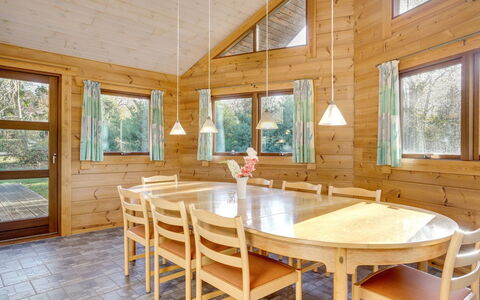 Dora - 180M from the Sea: Wohngebiet, Dach, Vorort, Auffahrt, Estate, Kamin