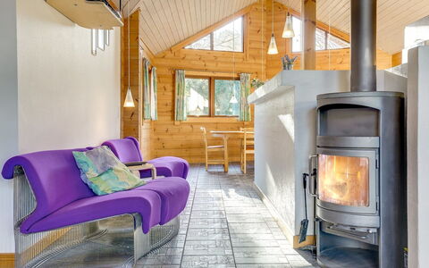 Dora - 180M from the Sea: Wohngebiet, Dach, Vorort, Auffahrt, Estate, Kamin