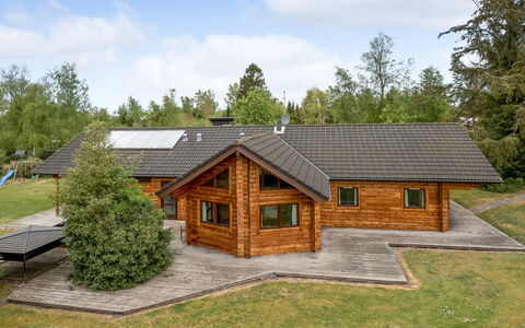 Dora - 180M from the Sea: Wohngebiet, Dach, Vorort, Auffahrt, Estate, Kamin