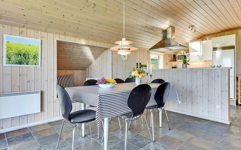 Alexis - 250M from the Sea: Holz, Interior Design, Decke, Flooring, Möbel, Light Fixture, Countertop, Küche, Zuhause, Küche & Esszimmer Tisch