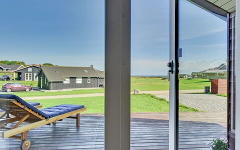 Alexis - 250M from the Sea: Tür, Veranda, Hütte, Schatten, Home Door, Deck, Estate, Abstellgleis, Hartholz, Stuhl