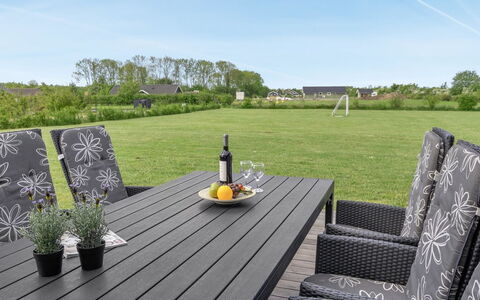Hathulf - 700M from the Sea: Pflanzengemeinschaft, Sonnenlicht, Krautige Pflanze, Garten, Plantage, Landwirtschaft, Bauernhof