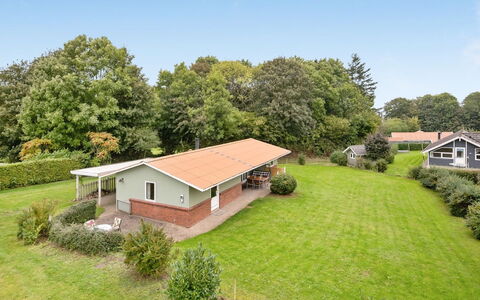 Ingebore - 350M from the Sea: Dach, Haus, Grundstueck, Zuhause, Hütte, Estate, Gartenbauten, Schatten, Blockhaus, Landscaping