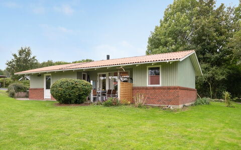 Ingebore - 350M from the Sea: Dach, Haus, Grundstueck, Zuhause, Hütte, Estate, Gartenbauten, Schatten, Blockhaus, Landscaping