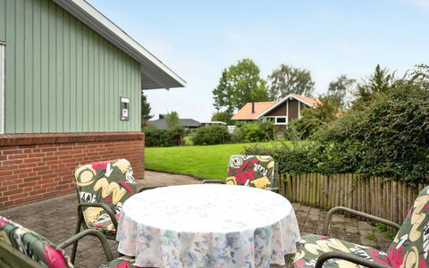 Ingebore - 350M from the Sea: Dach, Haus, Grundstueck, Zuhause, Hütte, Estate, Gartenbauten, Schatten, Blockhaus, Landscaping
