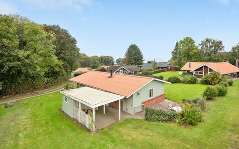 Ingebore - 350M from the Sea: Dach, Haus, Grundstueck, Zuhause, Hütte, Estate, Gartenbauten, Schatten, Blockhaus, Landscaping