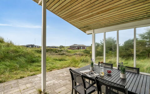Senta - 200M from the Sea: Strauch, Urban Design, Ground, Backstein, Wohnung, Estate, Mauerwerk, Balkon, Landscaping