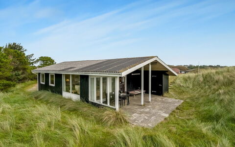 Senta - 200M from the Sea: Strauch, Urban Design, Ground, Backstein, Wohnung, Estate, Mauerwerk, Balkon, Landscaping
