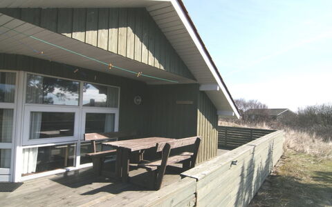 Aasa - 200M from the Sea: Holz, Abstellgleis, Dach, Zuhause, Hartholz, Hütte, Planke, Holzbeize, Veranda, Schatten