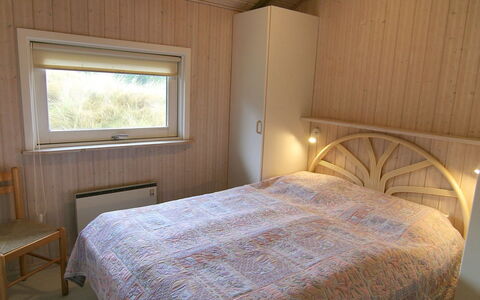 Aasa - 200M from the Sea: Schlafzimmer, Holz, Bett, Fussboden, Bettdecke, Decke, Interior Design, Flooring, Bedding, Bettrahmen