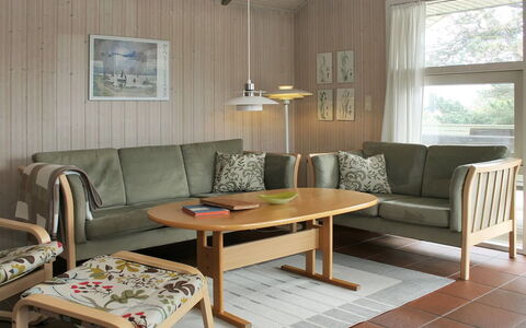 Aasa - 200M from the Sea: Möbel, Holz, Flooring, Fussboden, Interior Design, Tabelle, Wohnzimmer, Kaffetisch, Holzbeize, Stuhl