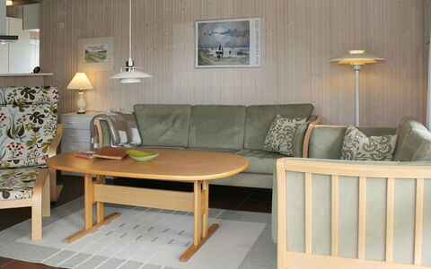 Aasa - 200M from the Sea: Möbel, Flooring, Holz, Interior Design, Fussboden, Tabelle, Beleuchtung, Zimmer, Wohnzimmer, Holzbeize
