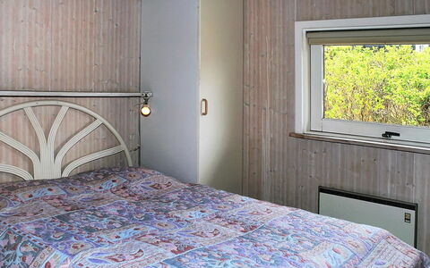Aasa - 200M from the Sea: Schlafzimmer, Bett, Holz, Interior Design, Bettdecke, Decke, Fussboden, Bedding, Flooring, Zimmer
