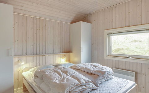 Telia - 250M from the Sea: Interior Design, Holz, Decke, Schlafzimmer, Flooring, Bett, Zimmer, Fussboden, Beleuchtung, Bedding