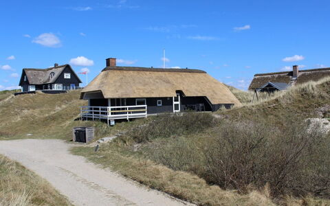 Telia - 250M from the Sea: Dachdecken, Hütte, Hütte, Steigung, Dorf, Prärie, Steppe, Ranch, Hütte