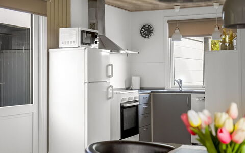 Halfdan - 1.1Km from the Sea: Küche, Küchengerät, Interior Design, Major Appliance, Countertop, Möbel, Haushaltsgerät, Flooring, Decke, Cabinetry