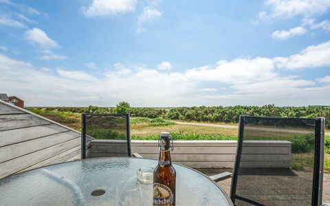 Fotij - 2.3Km from the Sea: Himmel, Horizont, Wolke, Einfach, Sonnenlicht, Gartenmöbel, Feld, Stuhl, Prärie, Tisch Im Freien